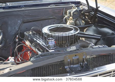 Vintage mavi Chevy Chevelle motoru