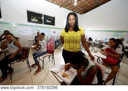 Pojuca, Bahia / Brazil - August 1, 2019: Teacher Is Seen Together With Students In A Public School R