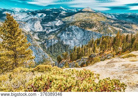 Magnificent National American Natural Park - Yosemite.