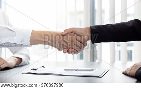 Close-up of Head of Human Resources and new employees Shake hands to congratulate them on their coll