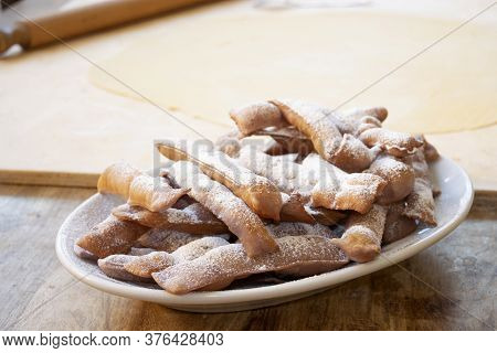 Mari Gras Fritters Spread Throughout Italy During The Carnival Period