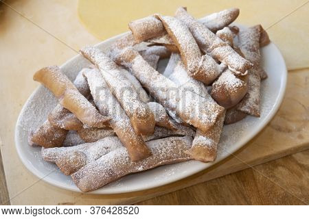 Mari Gras Fritters Spread Throughout Italy During The Carnival Period