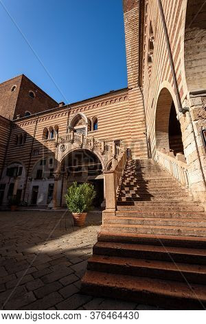 Verona, Veneto, Italy - Nov 11, 2014: Medieval Palazzo Della Ragione (palace Of Reason) With The Fam