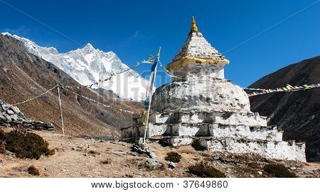 buddhalainen stupa mount Lhotse - tapa everest base camp