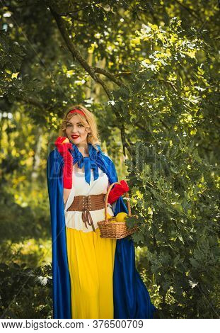 Halloween Party, Ideas For Girls, Costume Snowwhite Girl, Cosplay For Fairy Tale Heroes