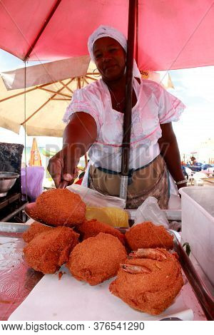 Salvador, Bahia / Brazil - October 7, 2012: Janete Da Conceicao, Seller Of Acaraje From Santome Beac