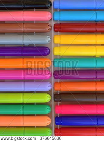 A Large Set Of Colorful Felt-tip Pens For Drawing In A Plastic Box Top View Close-up, Office Backgro