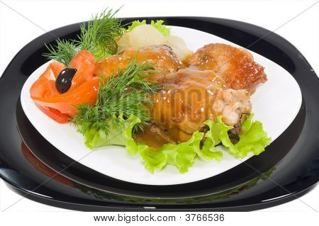 Cuisses de poulet en Sauce avec compote d'oignons et de tomates