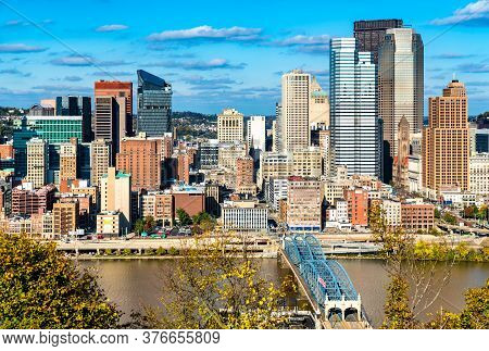 Downtown Pittsburgh And The Smithfield Street Bridge Across The Monongahela River In Pennsylvania, U