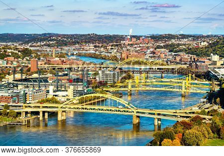 Numerous Bridges Across The Allegheny River In Pittsburgh - Pennsylvania, United States