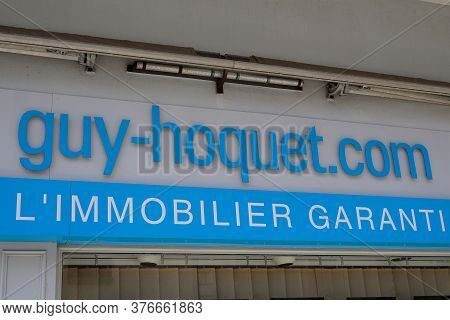 Bordeaux , Aquitaine / France - 07 07 2020 : Guy Hoquet Logo Text Sign Store On Real Estate Brand Fr