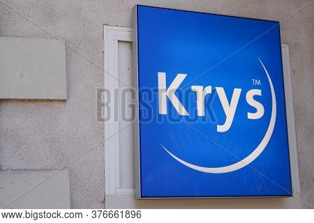 Bordeaux , Aquitaine / France - 07 07 2020 : Krys Sign And Text Logo Of Optic And Optician Shop Glas