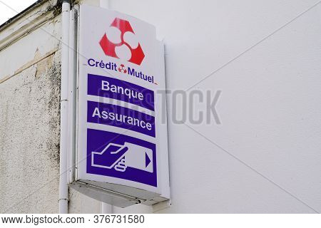 Bordeaux , Aquitaine / France - 07 07 2020 : Credit Mutuel Banque Assurances Logo Sign French Bank I