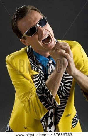 Rockabilly Singer z roku 1950 v sršeň