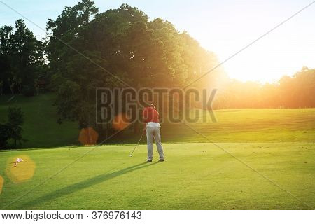 Blurred Golfers Are Putting Golf In The Evening Golf Course Golf Backglound In Thailand