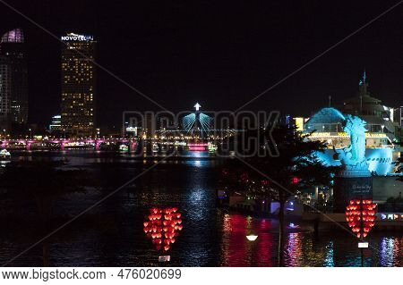 Da Nang, Vietnam - August 20 2018: Nightshot Of The Dragon Carp Fountain And The Han River Bridge.