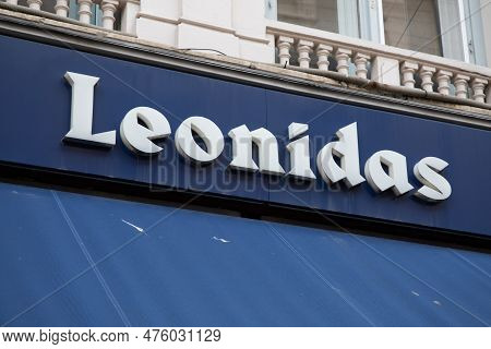 Bordeaux , Aquitaine  France - 05 02 2023 : Leonidas Logo Brand And Sign Text Entrance Wall Blue Fac