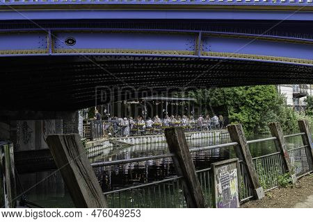 London - 05 21 2022: Ponte Bridge 4c On The Great Western Road Over The Grand Union Canal With Peopl