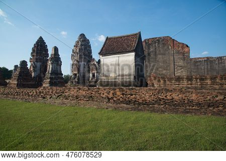 Lop Buri ,thailand - November 25 , 2018 : Wat Nakhon Kosa Announced The Registration Of National Imp