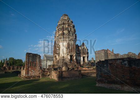Lop Buri ,thailand - November 25 , 2018 : Wat Nakhon Kosa Announced The Registration Of National Imp
