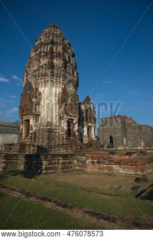 Lop Buri ,thailand - November 25 , 2018 : Wat Nakhon Kosa Announced The Registration Of National Imp