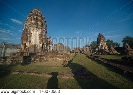 Lop Buri ,thailand - November 25 , 2018 : Wat Nakhon Kosa Announced The Registration Of National Imp