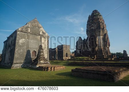 Lop Buri ,thailand - November 25 , 2018 : Wat Nakhon Kosa Announced The Registration Of National Imp