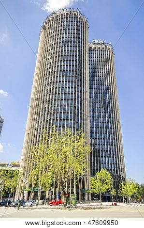 Madryt, Hiszpania-4 maja: Europa Tower w centrum finansowego Azca w Madrycie na 4 maja 2013. Wa Europe Tower