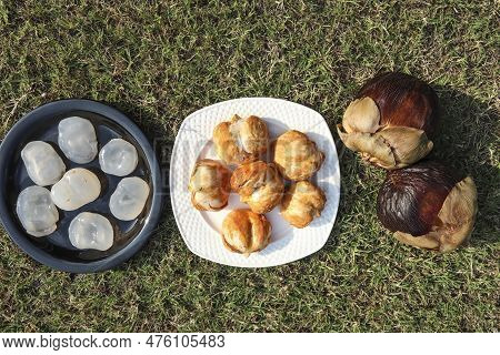 Whole Plamyra Iceapple With Peeled And Unpeeled Fruits