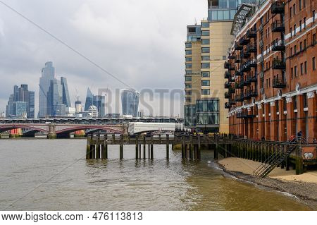 London - April 21, 2023: Step Onto The Wooden Jetty Outside Oxo Tower Wharf And Gaze At The Breathta