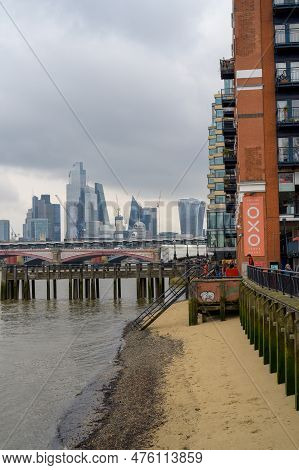 London - April 21, 2023: Take A Walk On The Thames' Sandy Beach And Enjoy The View Of The Oxo Tower 