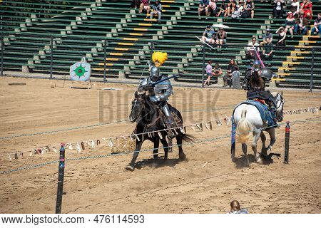 Folsom, Ca, September 24, 2022.  Jousting At The Folsom Renaissance Faire In The Arena With The Publ