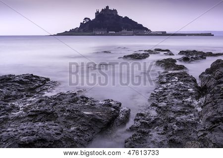 Mount Bay Marazion paysage avant l'aube longue exposition St Michael Cornwall en Angleterre