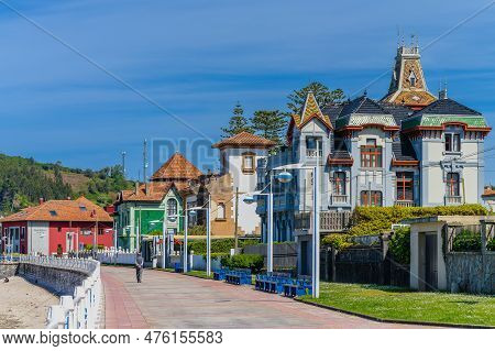 Ribadesella, May 5, 2023. View Of The Tourist Town Of Ribadesella, In Asturias, Spain