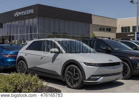 Indianapolis - Circa May 2023: Hyundai Ioniq 5 Electric Vehicle Ev Display. Hyundai Offers The Ioniq