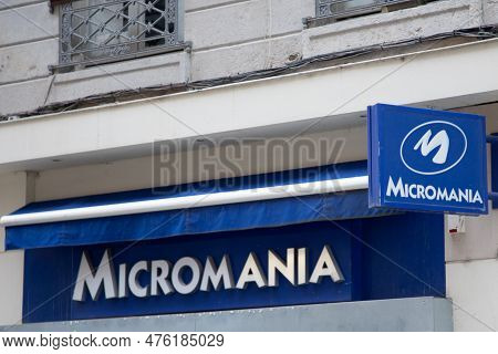 Bordeaux , Aquitaine  France - 05 09 2023 : Micromania Logo Brand And Sign Text Front Entrance Shop 