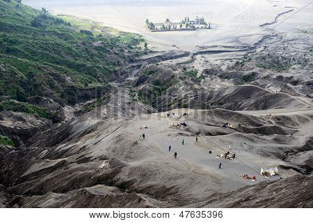 Paisagem de Candi Bentar templo em montanha do Bromo