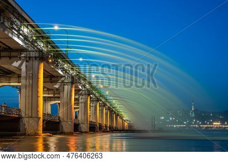 Banpo Bridge Moonlight Rainbow Fountain On Han River In Seoul, South Korea