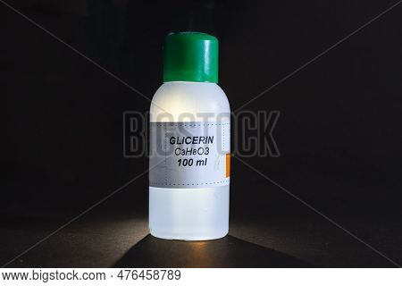 Plastic Bottle Of C3h8o3 Glycerin, Medical Glycerol, , Used For Wound Treatment In Healthcare System