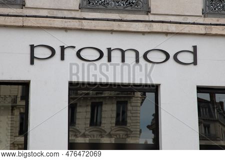 Bordeaux , Aquitaine  France - 05 15 2023 : Promod Sign Text And Logo Brand On Wall Facade Entrance 