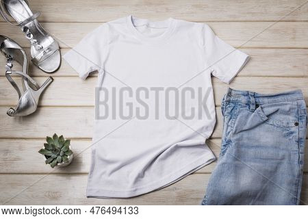 Mock-up Of A T-shirt All-color T-shirts, Digital Mockups, T-shirt In A Regular Size For Both Sexes W