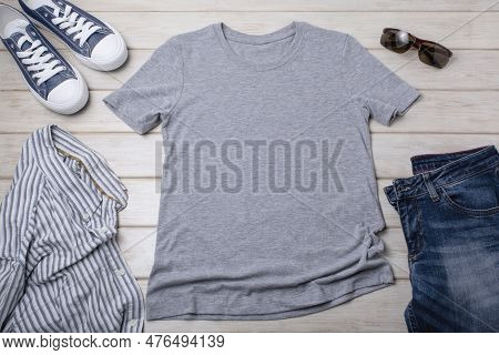 Mock-up Of A T-shirt All-color T-shirts, Digital Mockups, T-shirt In A Regular Size For Both Sexes W