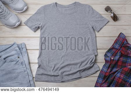Mock-up Of A T-shirt All-color T-shirts, Digital Mockups, T-shirt In A Regular Size For Both Sexes W