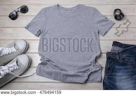 Mock-up Of A T-shirt All-color T-shirts, Digital Mockups, T-shirt In A Regular Size For Both Sexes W