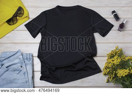 Mock-up Of A T-shirt All-color T-shirts, Digital Mockups, T-shirt In A Regular Size For Both Sexes W