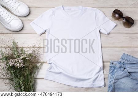 Mock-up Of A T-shirt All-color T-shirts, Digital Mockups, T-shirt In A Regular Size For Both Sexes W
