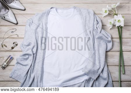 Mock-up Of A T-shirt All-color T-shirts, Digital Mockups, T-shirt In A Regular Size For Both Sexes W