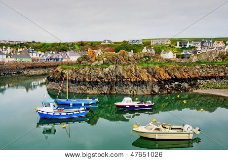 Portpatrick 항구에 보트