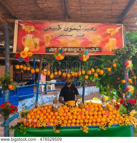 Azilal, Morocco - 29 April 2023 : Orange Juice Seller In Ouzoud In The Province Of Azilal In Morocco
