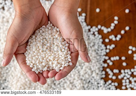 White Plastic Grain, Plastic Polymer Granules,hand Hold Polymer Pellets, Raw Materials For Making Wa